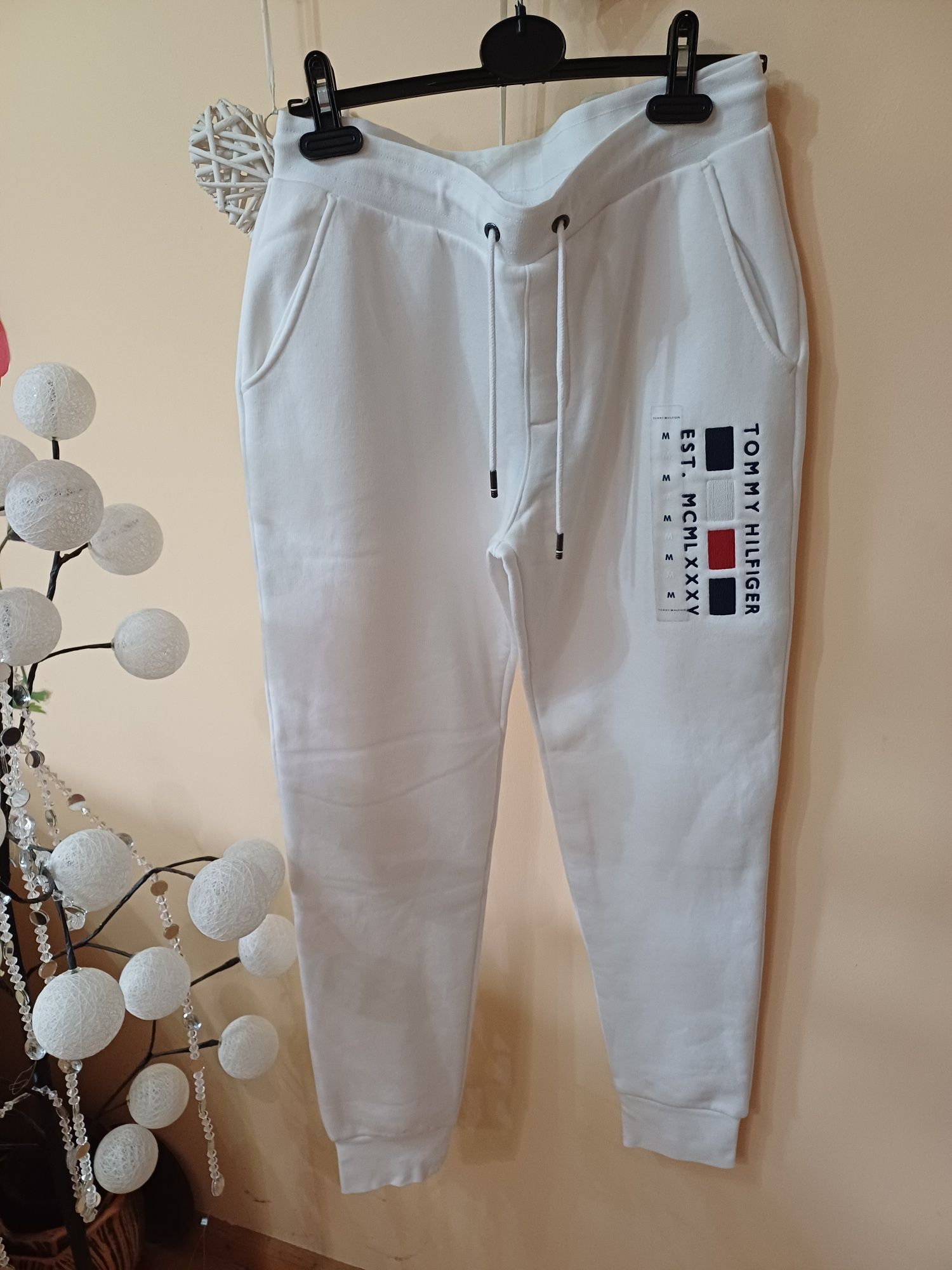 Spodnie dresowe białe Tommy Hilfiger r.M