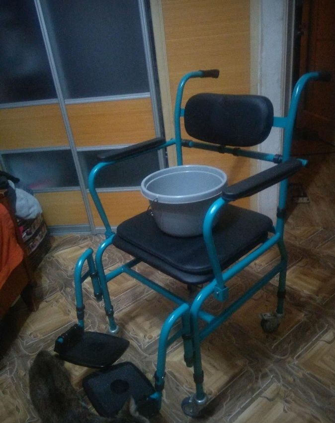 Кресло туалет для инвалидов .