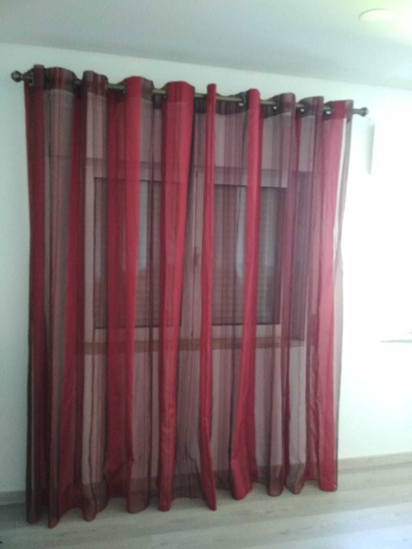 Cortinado com varão incluído!