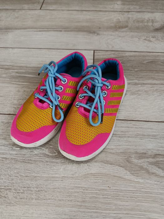 Кросівки на дівчинку