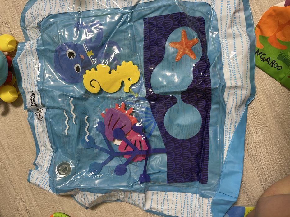 Розвиваюча тактильна книжечка