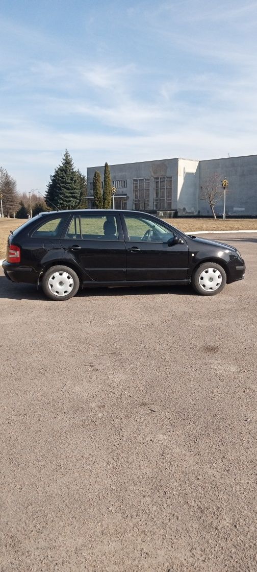 Продам шкода фабія 2007 рік у дуже хорошому стані ,1,4 см, куб 59кілов