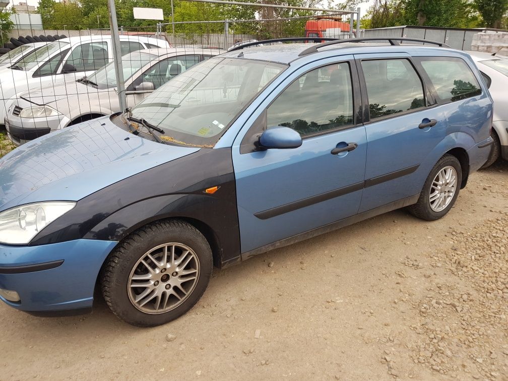 Ford Focus 1.6 b części klapy lampy zderzaki silnik skrzynia czesci