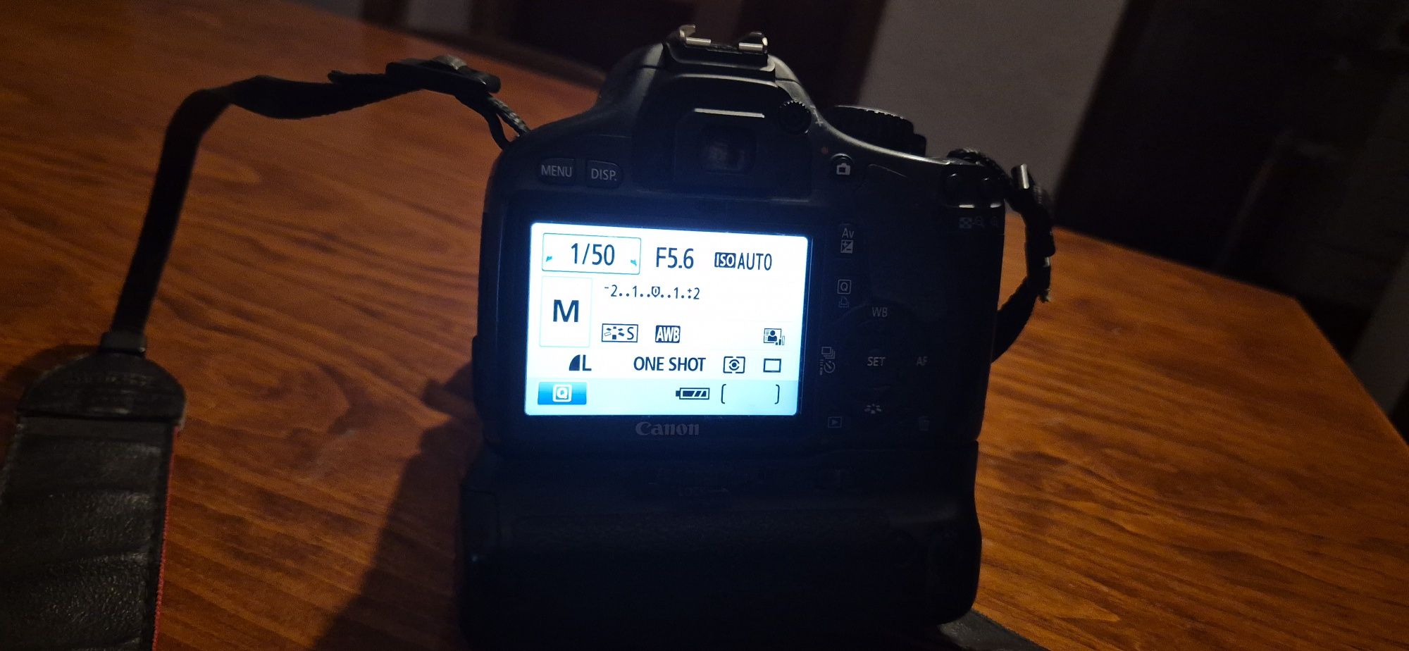 Canon 550D com acessórios.
