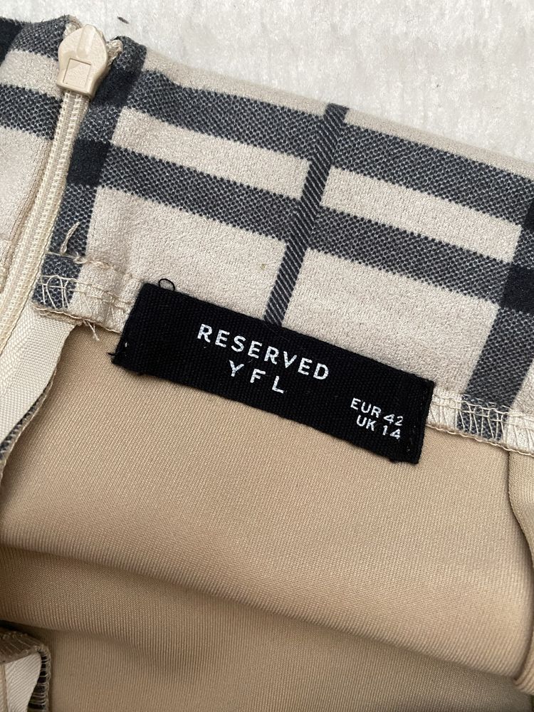 Спідниця бежева reserved