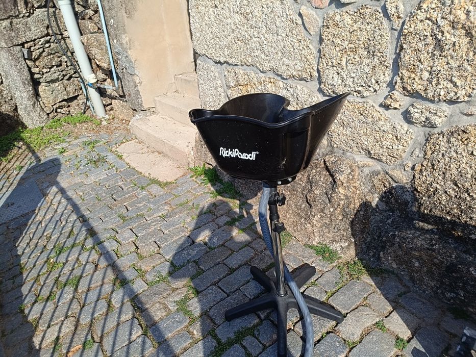 Bacia para lavar o cabelo portátil está como nova