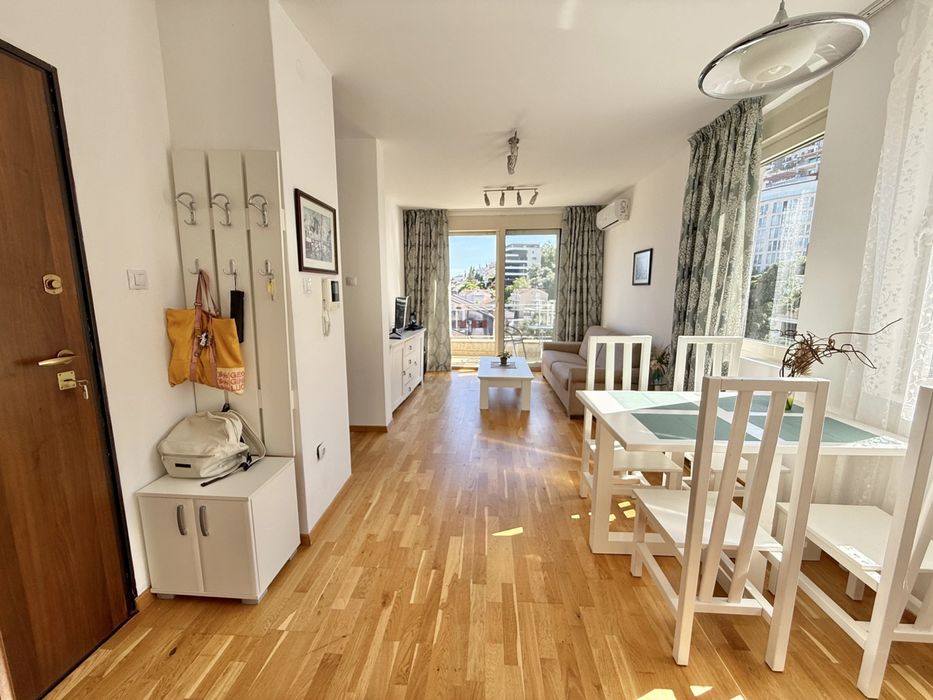 Квартира с 1 спальней в самом центре Будвы с видом на море и горы