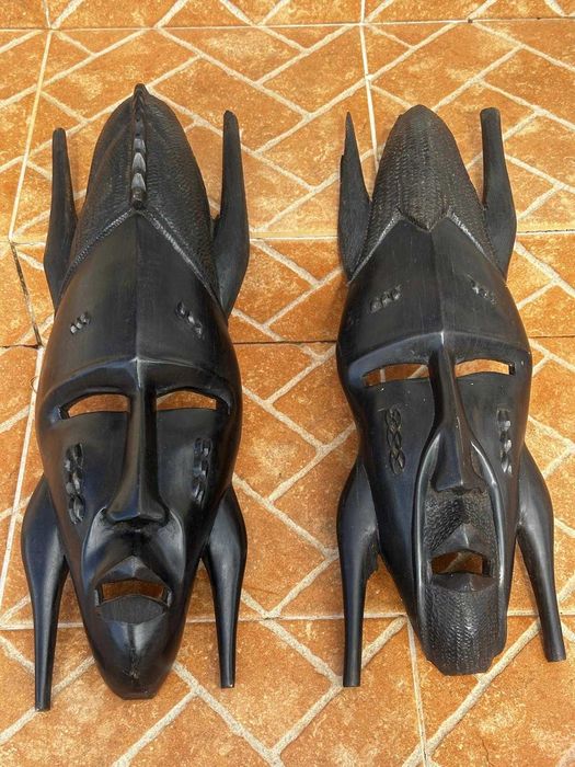 Máscaras Africanas em Madeira — Escultura Tradicional