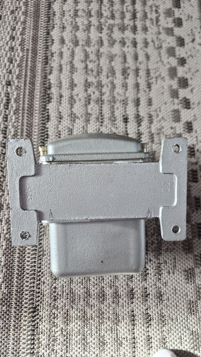 Stycznik wyłącznik olejowy MOL 28 Nieużywany