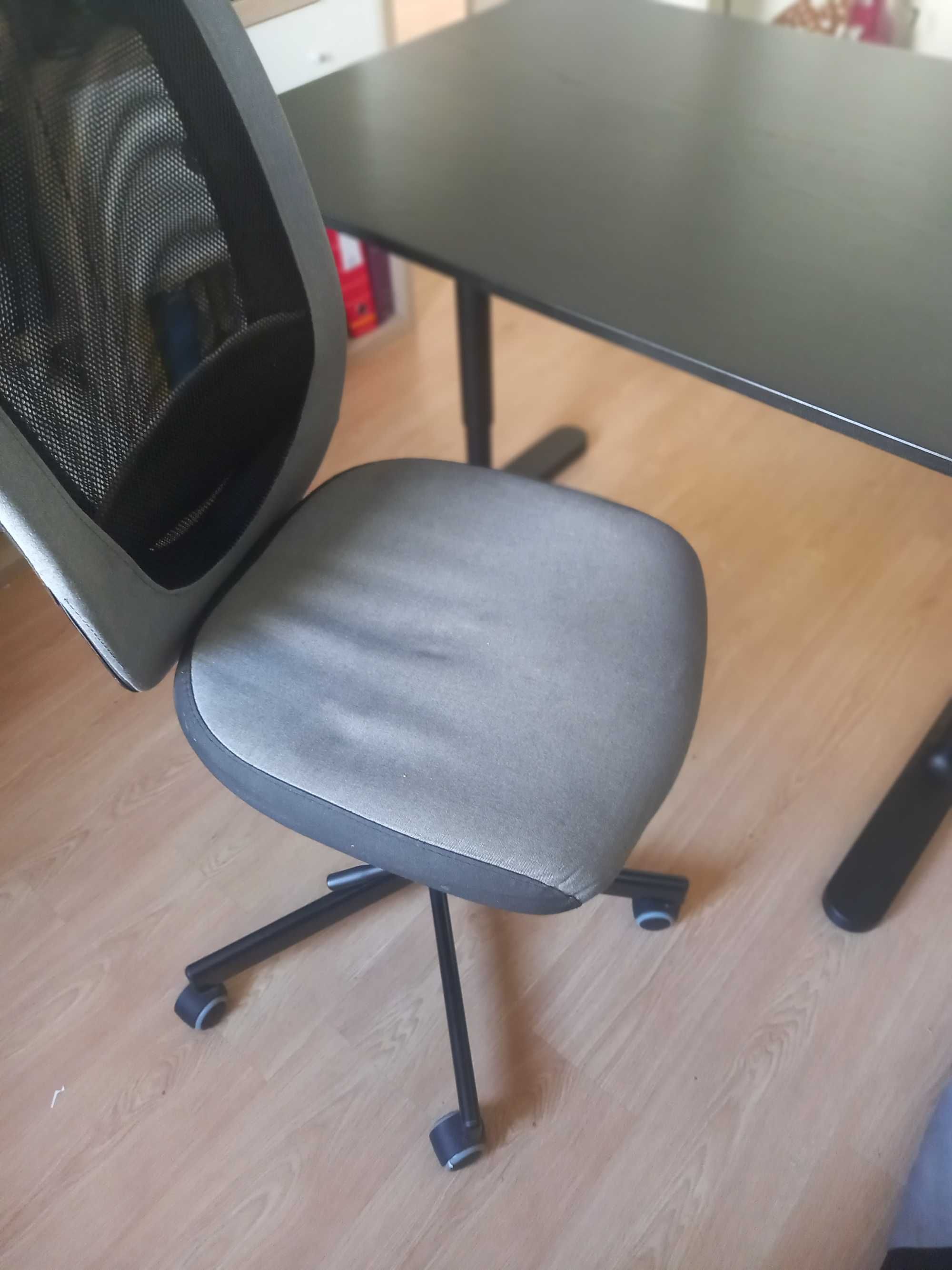Secretária IKEA BEKANT