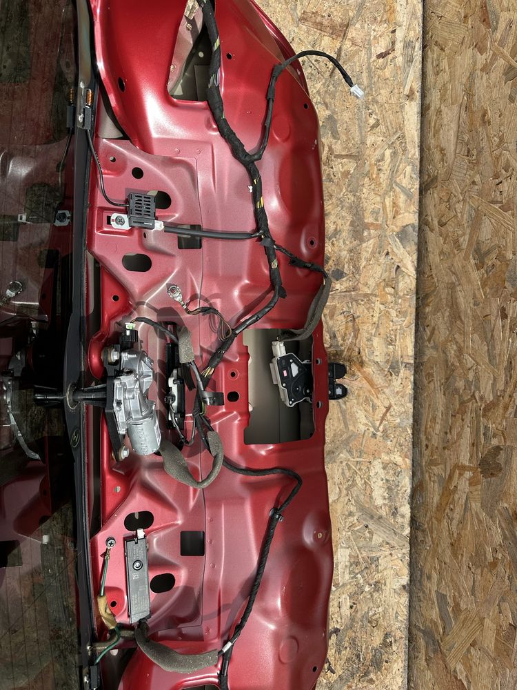Infiniti Q30 s 16r klapa bagaznika kompletna
