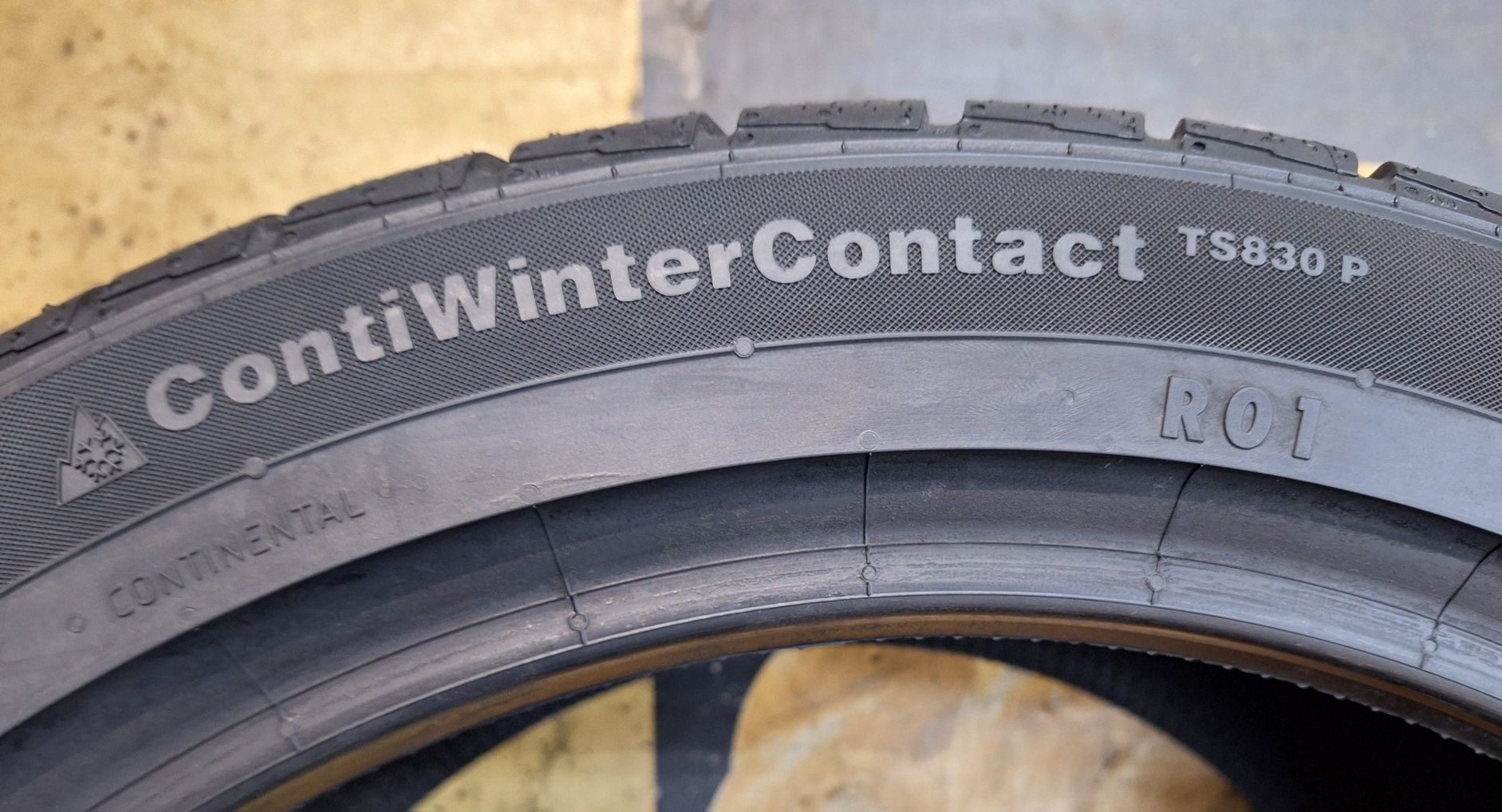 Opona 295 35 R 19 104W Continental ContiWinterContact TS830P