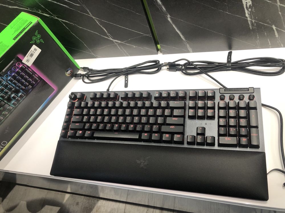 Клавіатура razer blackwidow v4 pro