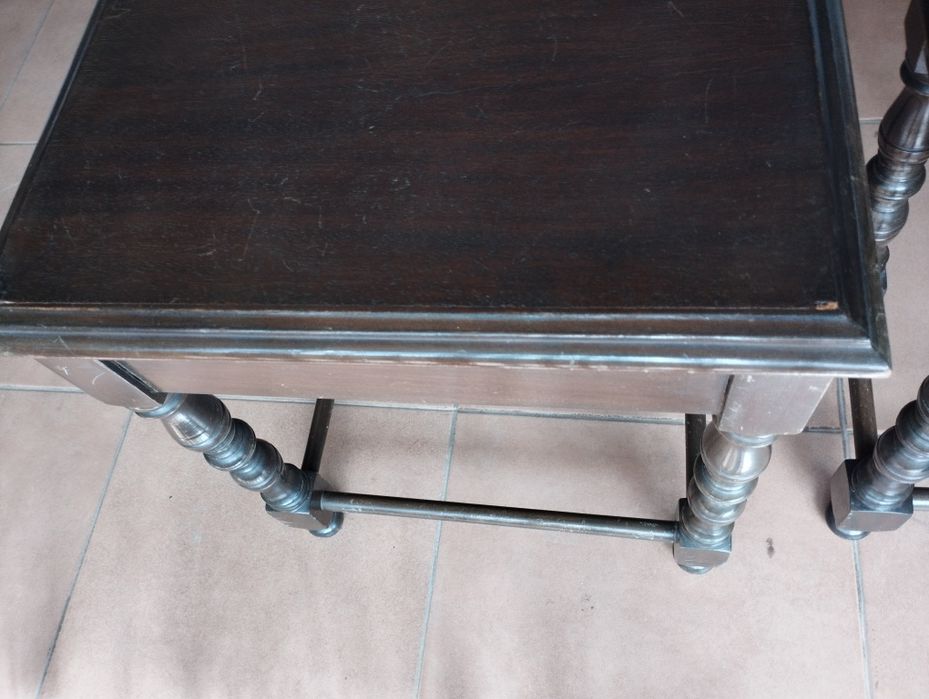 2 mesas antigas em madeira