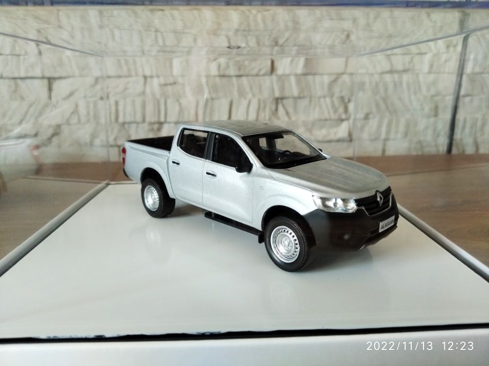 1:43 Norev Renault Alaskan model