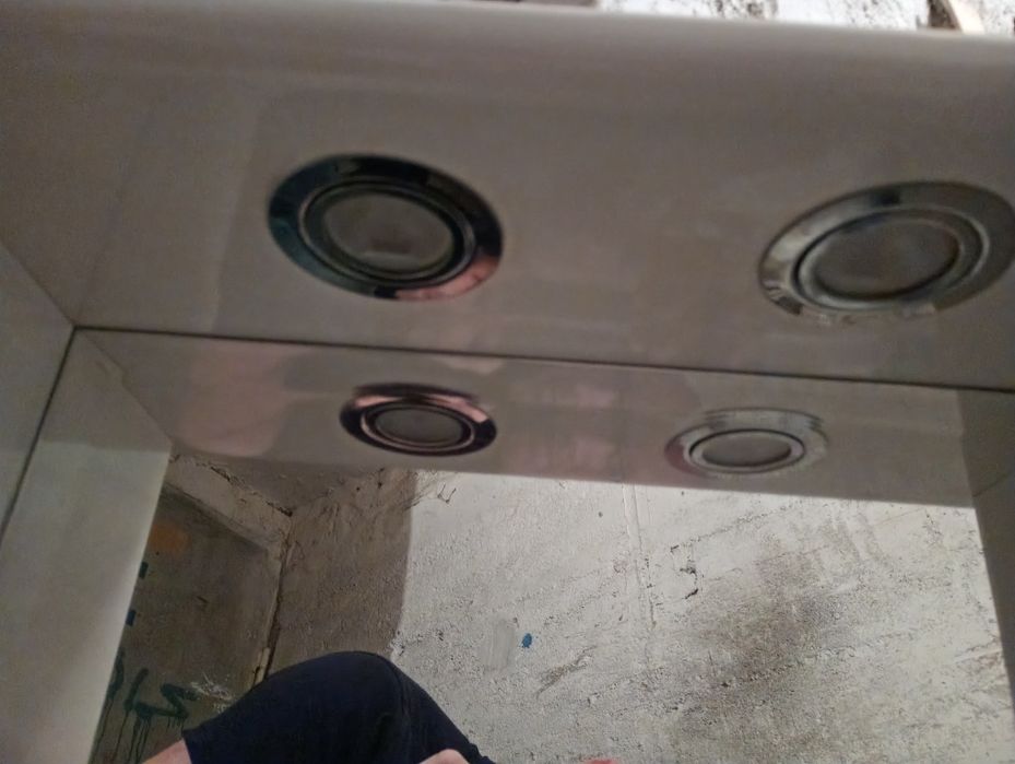 Szafka łaziekowa z oswietleniem