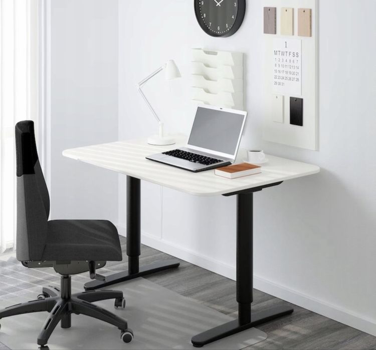 Biurko regulowne bekant ikea biało czarne 140x60
