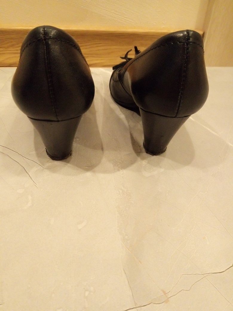 Skórzane czółenka Venezia r. 36 23 cm buty z odkrytymi palcami