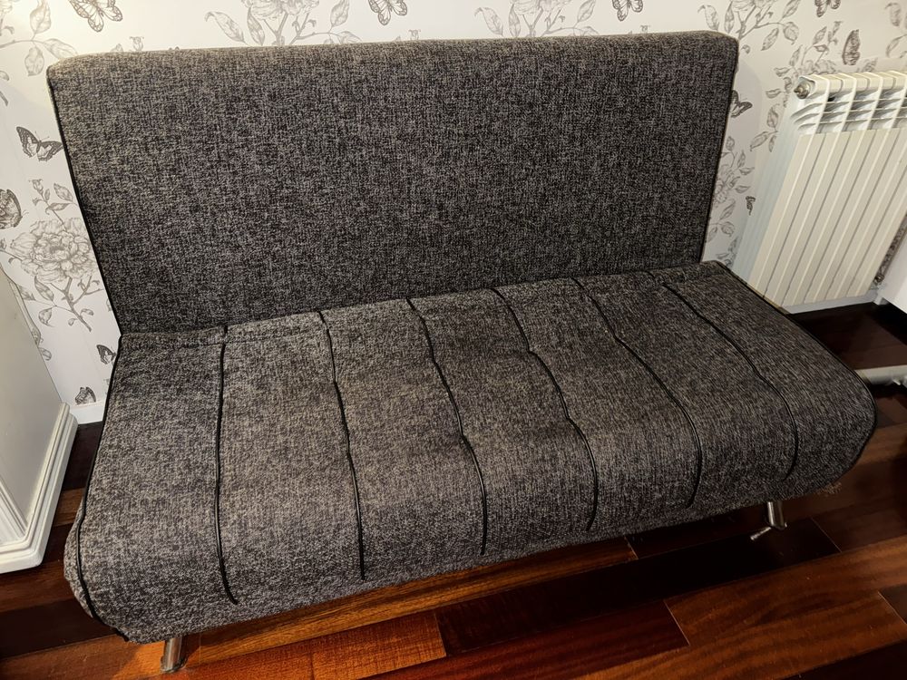 Sofá cama com 2 gomas, mais almofadas
