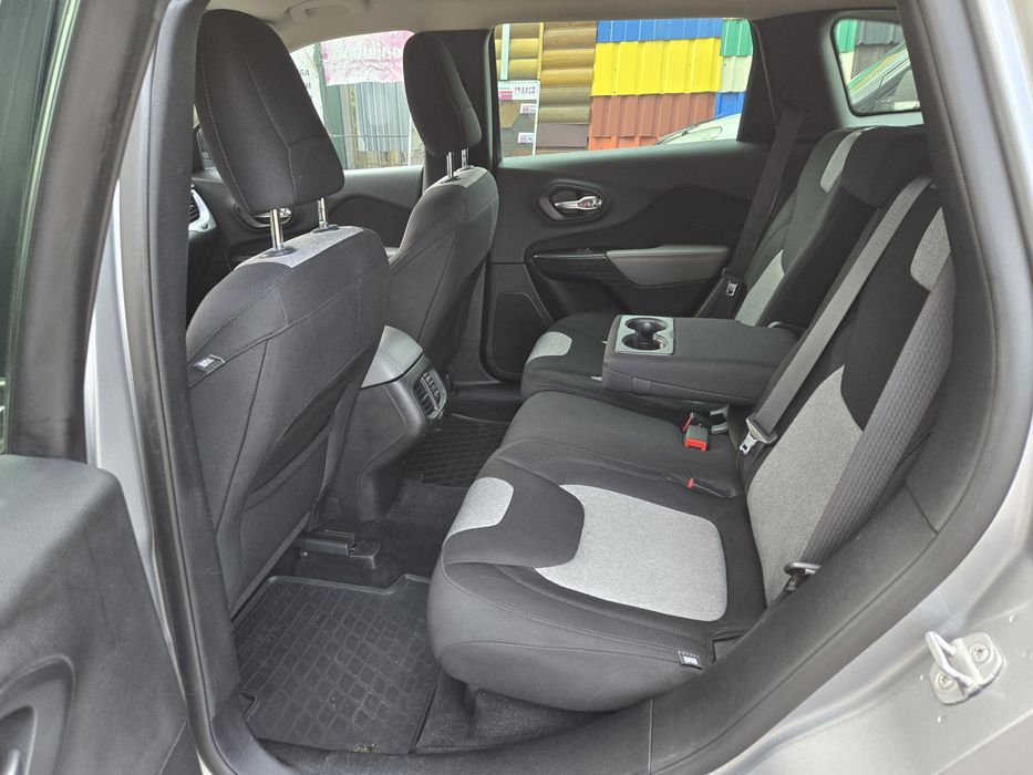 Jeep Cherokee Sport 2.4