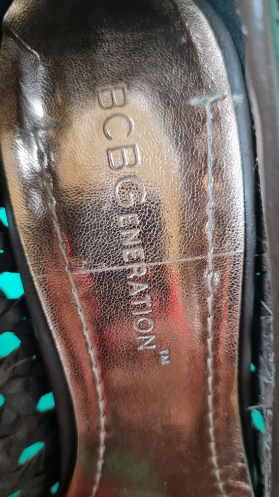 Sapatos BCBG castanhos 36