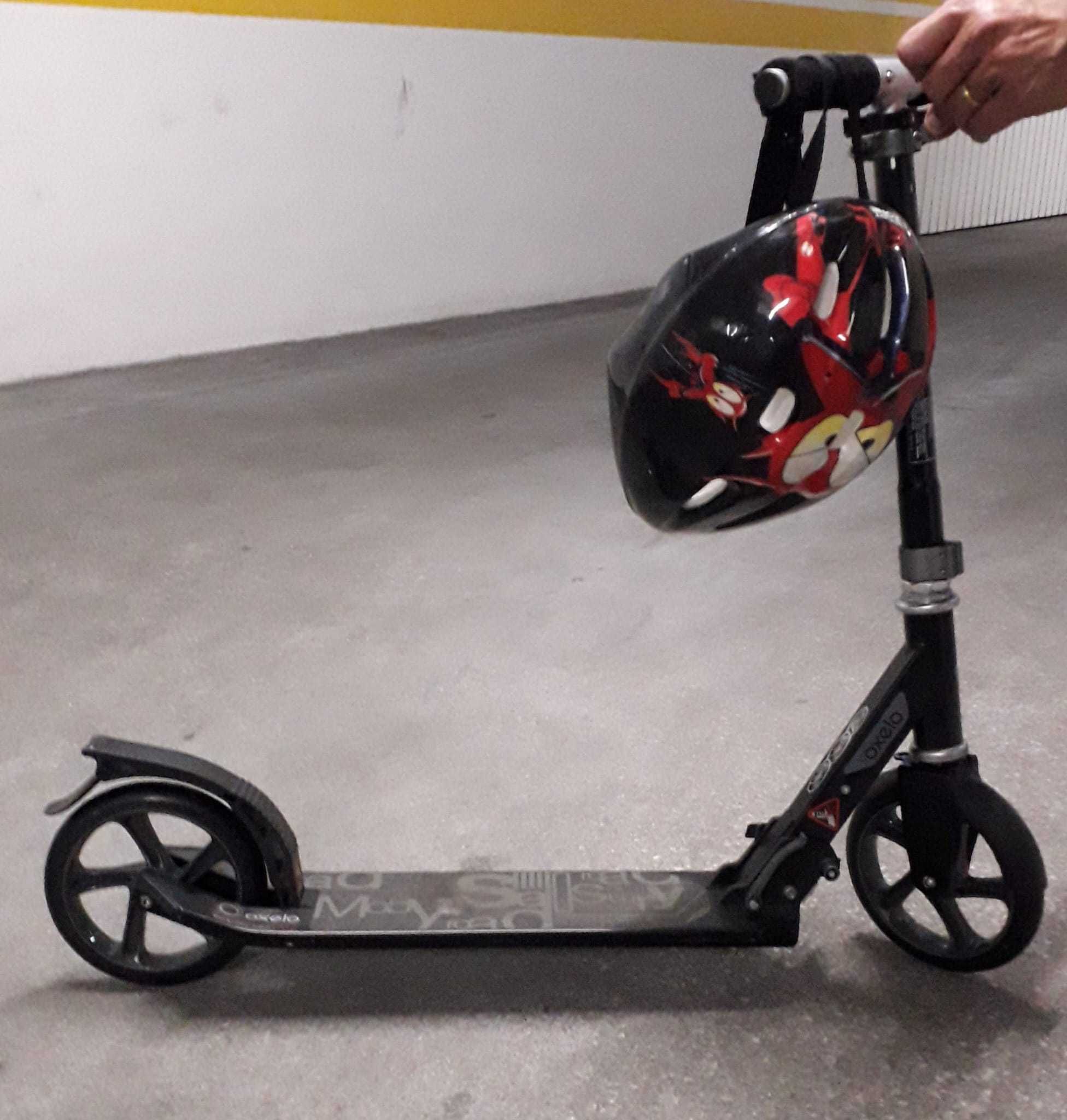 Trotinete para Criança com guiador extensível e capacete