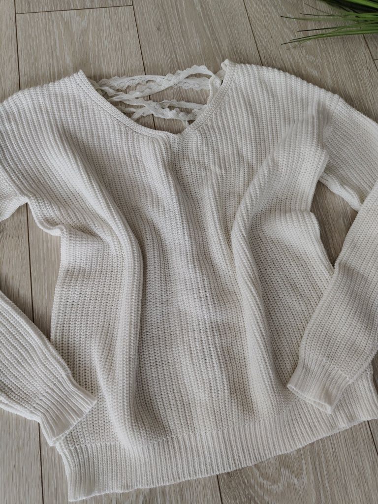 Biały sweter damski S/M Orsay sznurowany z tyłu