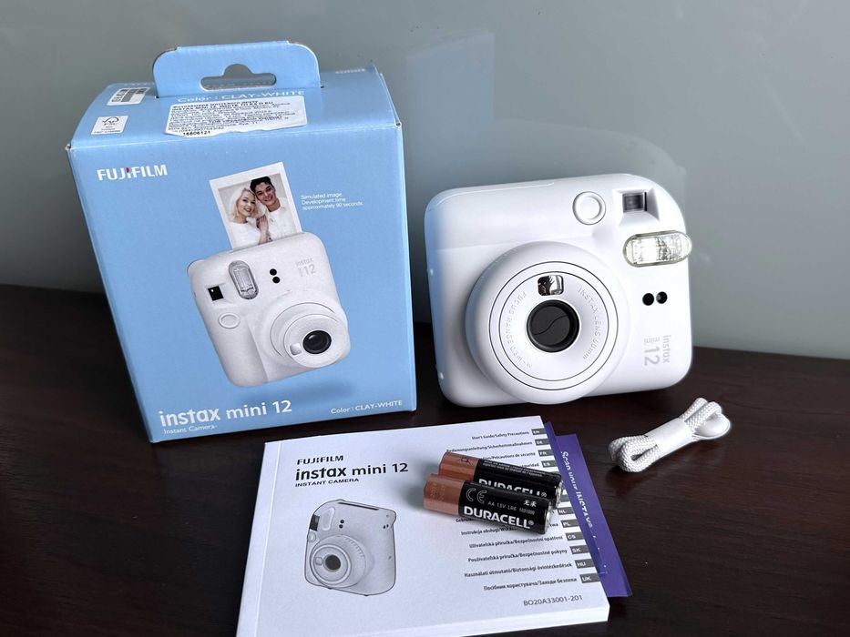 Камера миттєвого друку Fuji INSTAX MINI 12 Clay White