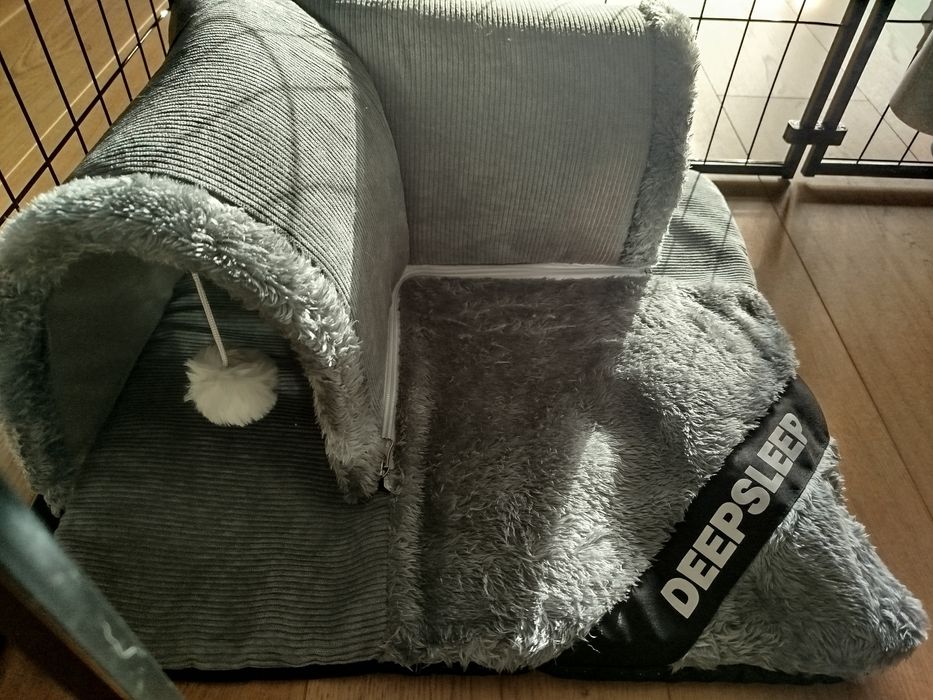 Sprzedam metalową klatkę/ kojec z akcesoriami