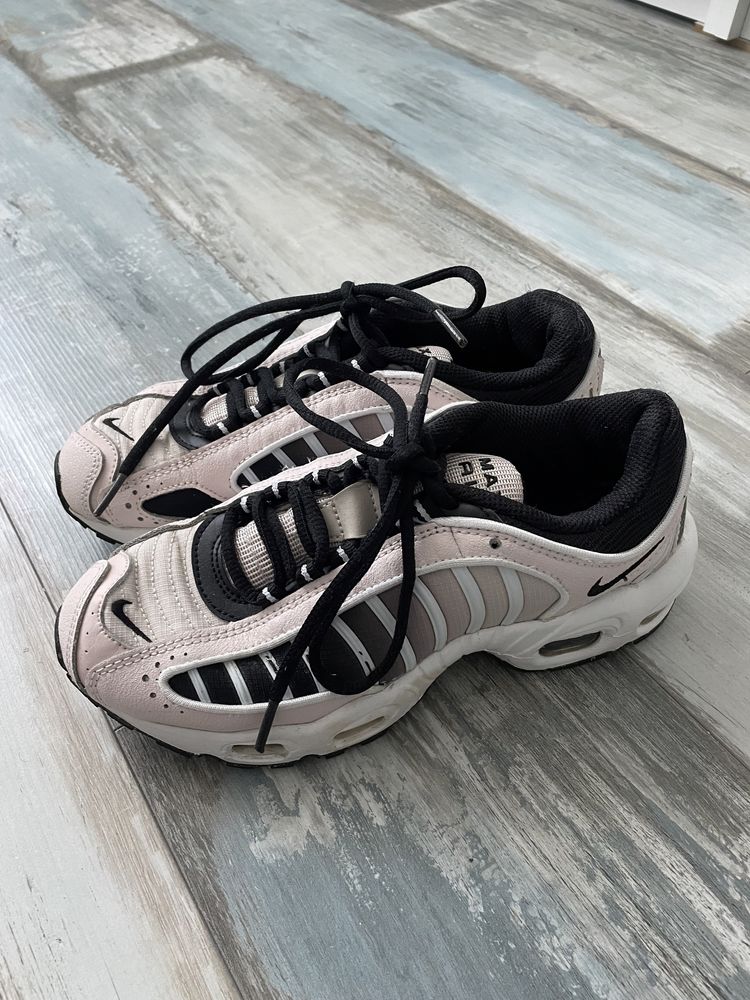 buty nike różowe tailwind
