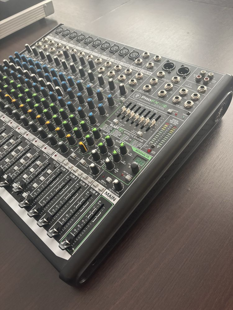 Mackie pro fx16 v2