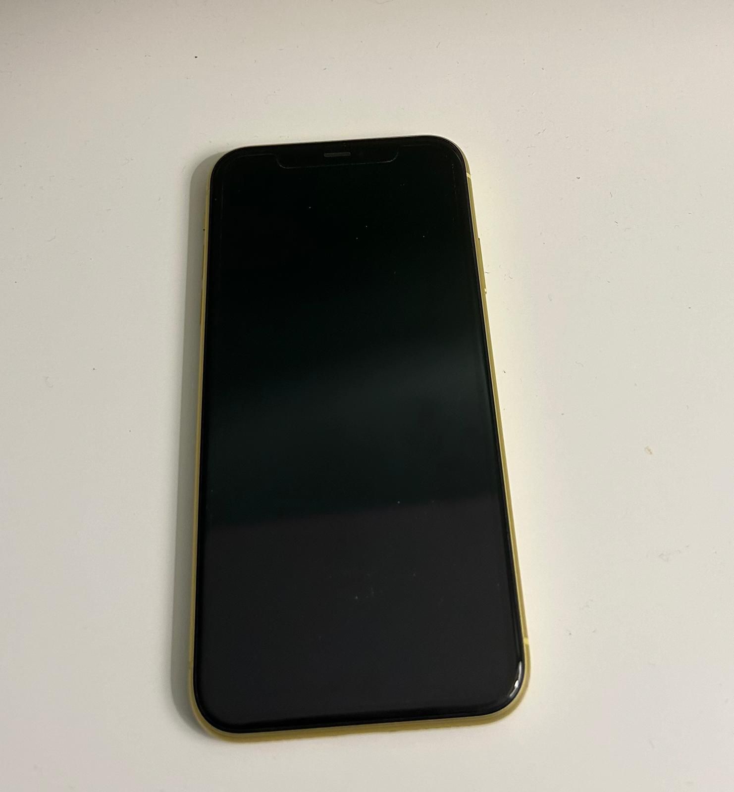 iPhone 11 64 GB żółty