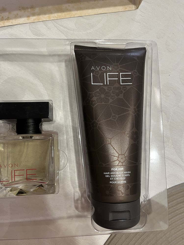 Perfume, gel de banho e deo da Avon para homem