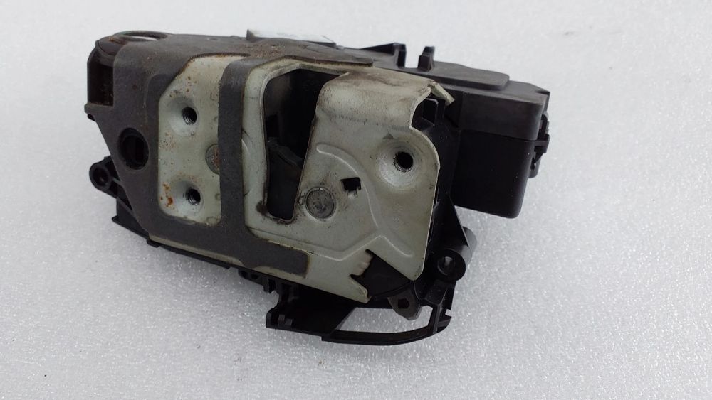 Fechadura / fecho porta trás esquerdo FORD Focus III