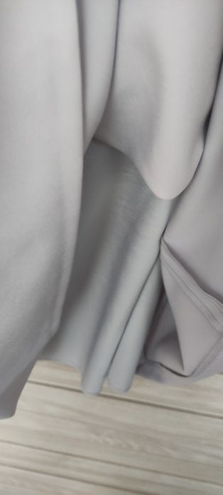 Piękna elegancka sukienka r. 42-46 wyszczuplająca, ołówkowa