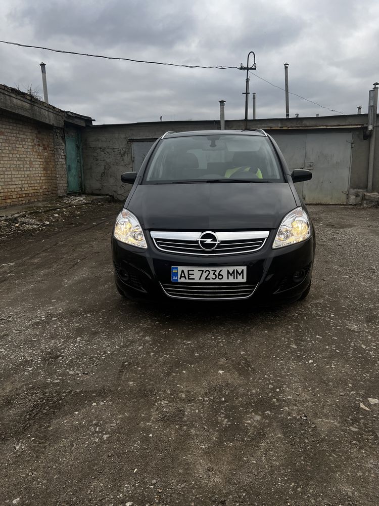 Продам Opel Zafira 2010