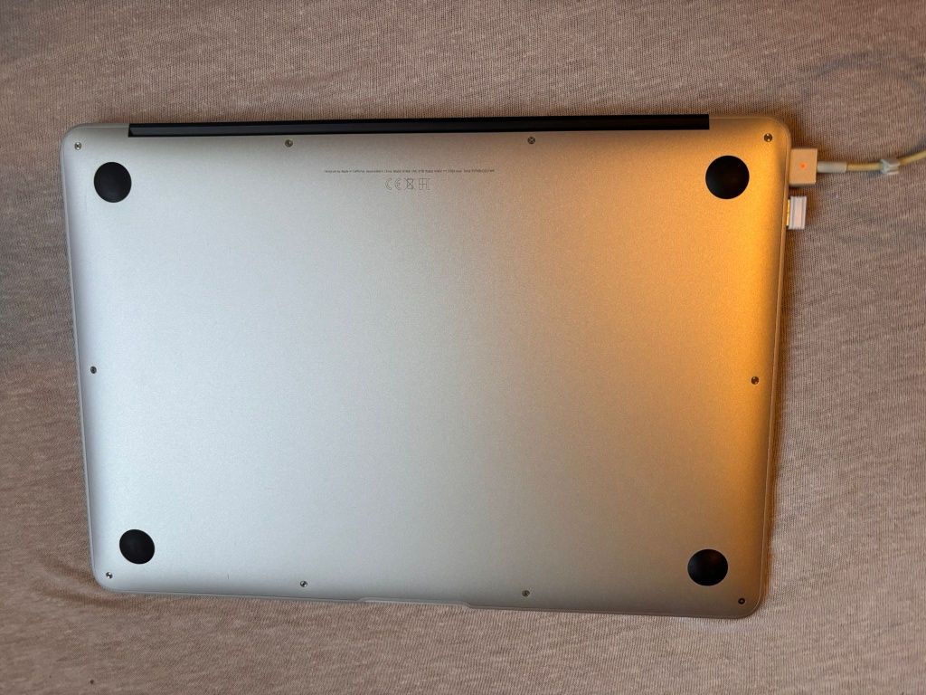 MacBook Air 13, 2017, procesor i5, 8/128