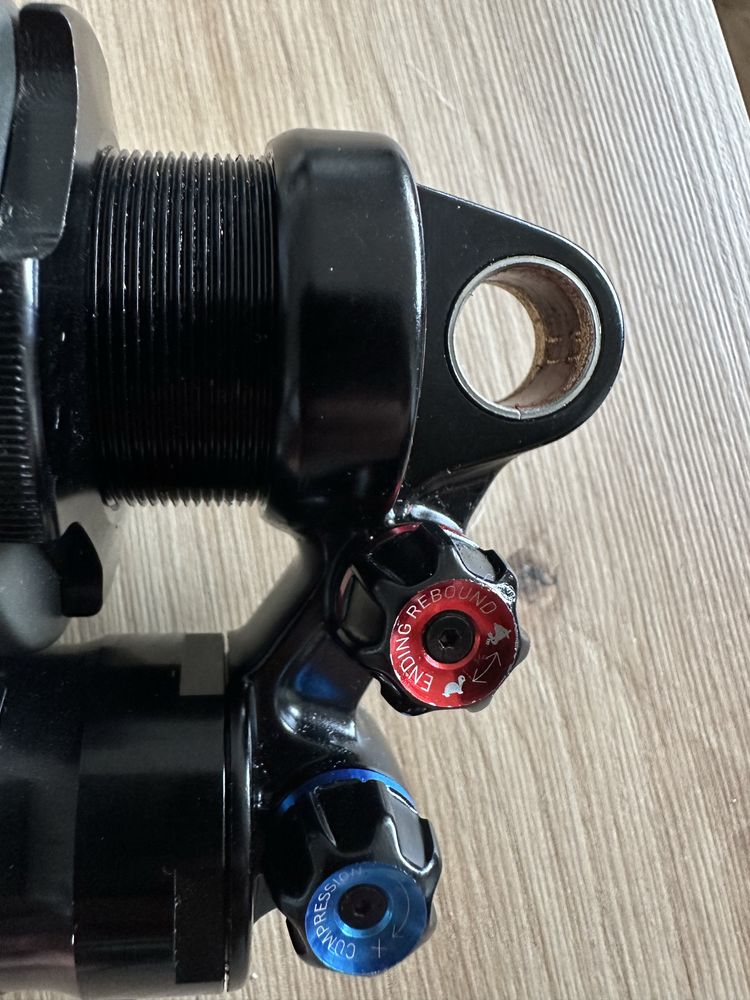 Damper rowerowy ROCK SHOX Vivid R2C