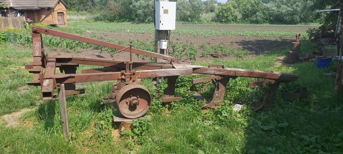 Продам плуг ПЛН 5-35