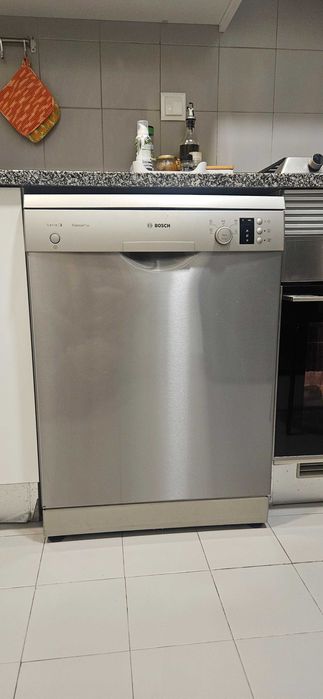 Máquina de Lavar Loiça BOSCH Inox em óptimo estado