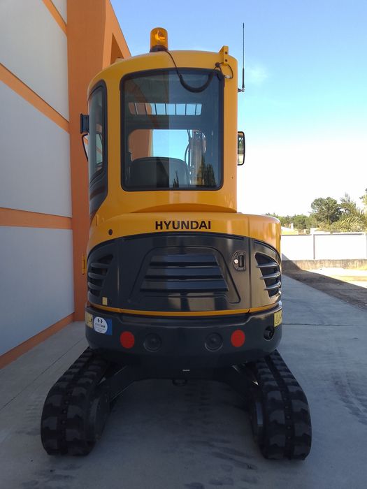 Mini giratória escavadora Hyundai 2023 Apenas 405h