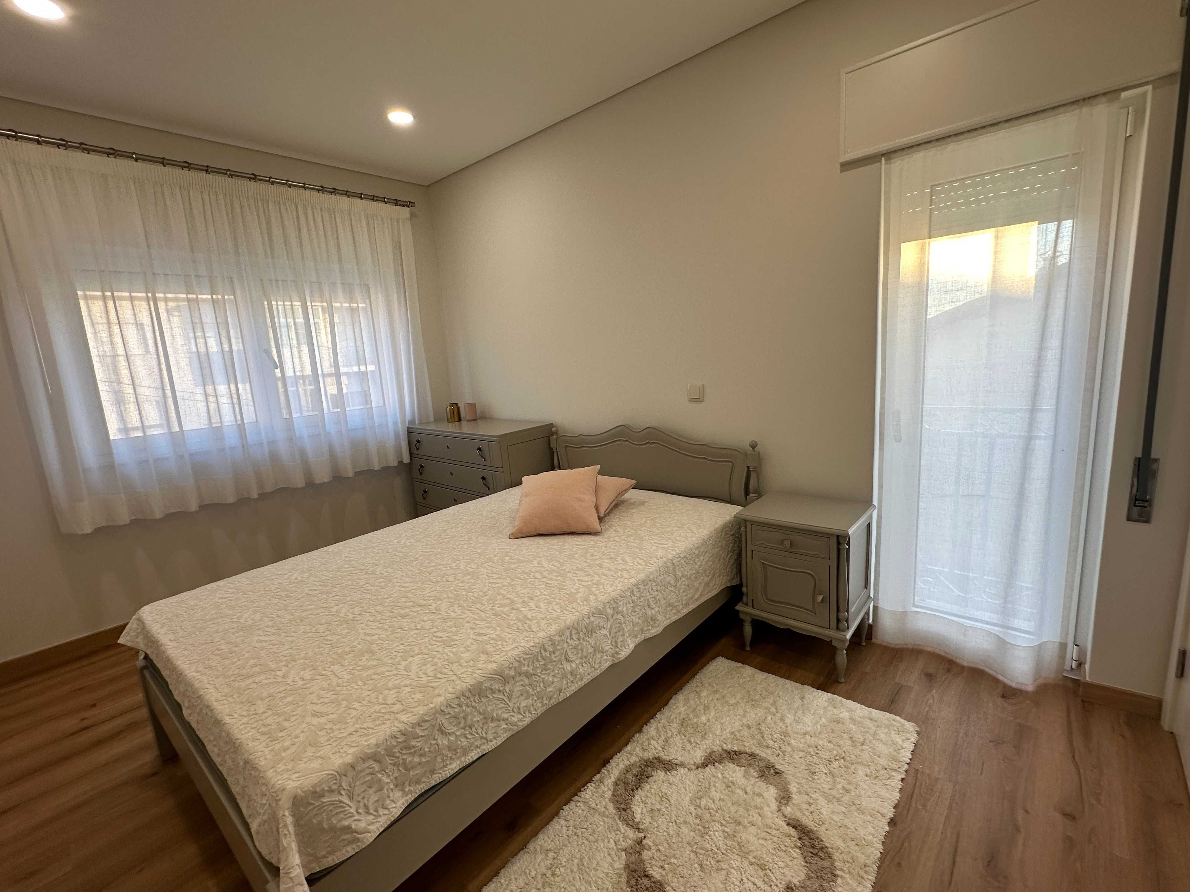 Fabuloso Quarto individual com WC. Excelente localização | Homem/Rapaz