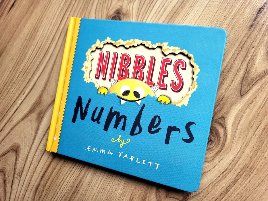 Nibbles Numbers by Emma Yarlett board book książka po angielsku