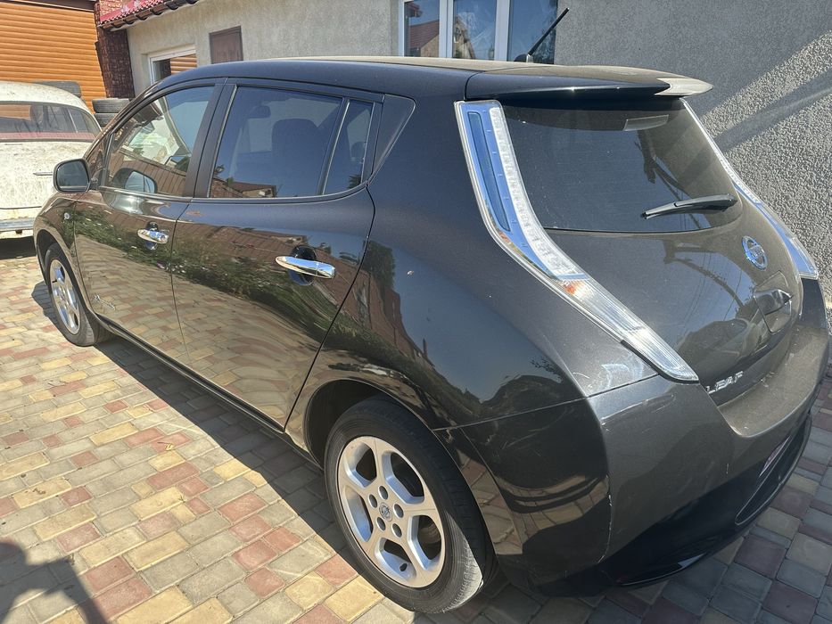 Продам Nissan Leaf