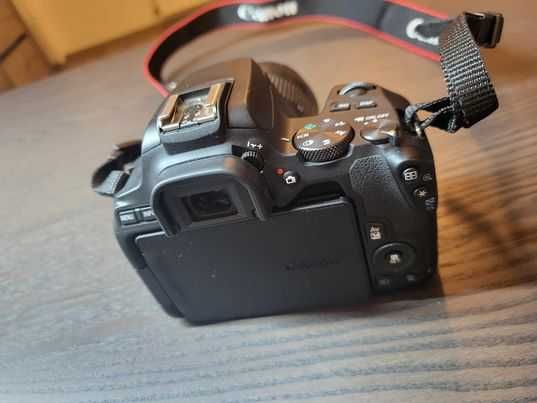 Aparat lustrzanka Canon EOS 250D