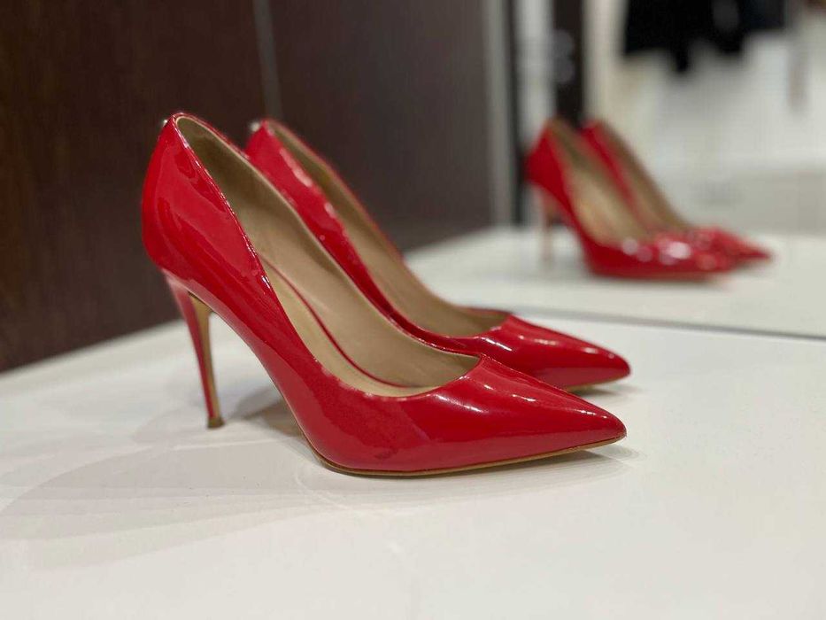 Guess лаковані туфлі на підборах, 36 р.