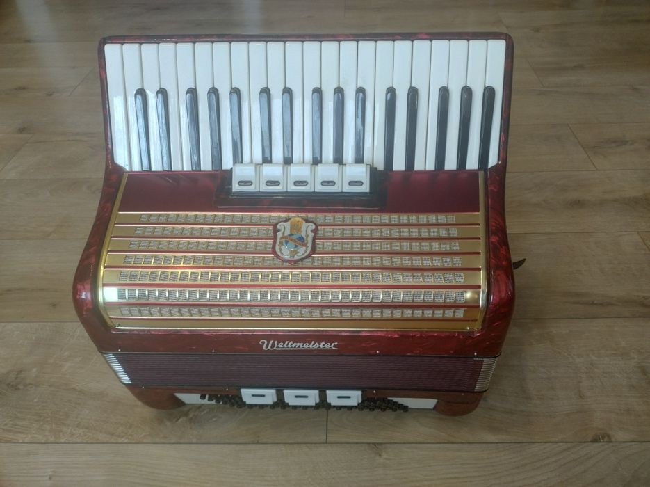 Sprzedam akordeon Weltmeister 96 basów.