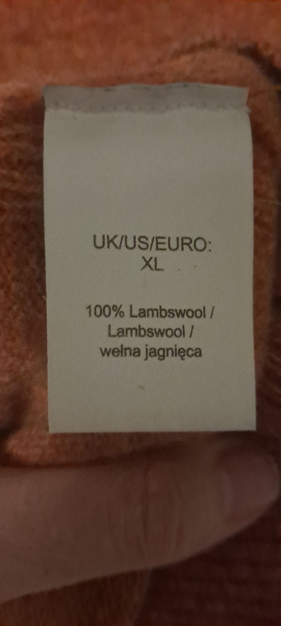 Sweter z wełny jagnięcej