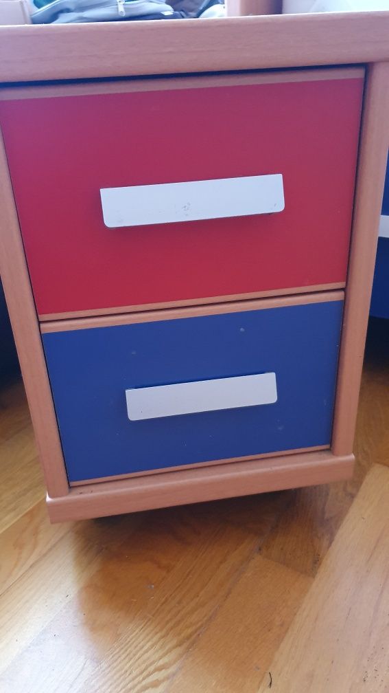 Cama jovem com 2 mesas cabeceira, gavetões ( colchão não incluído)