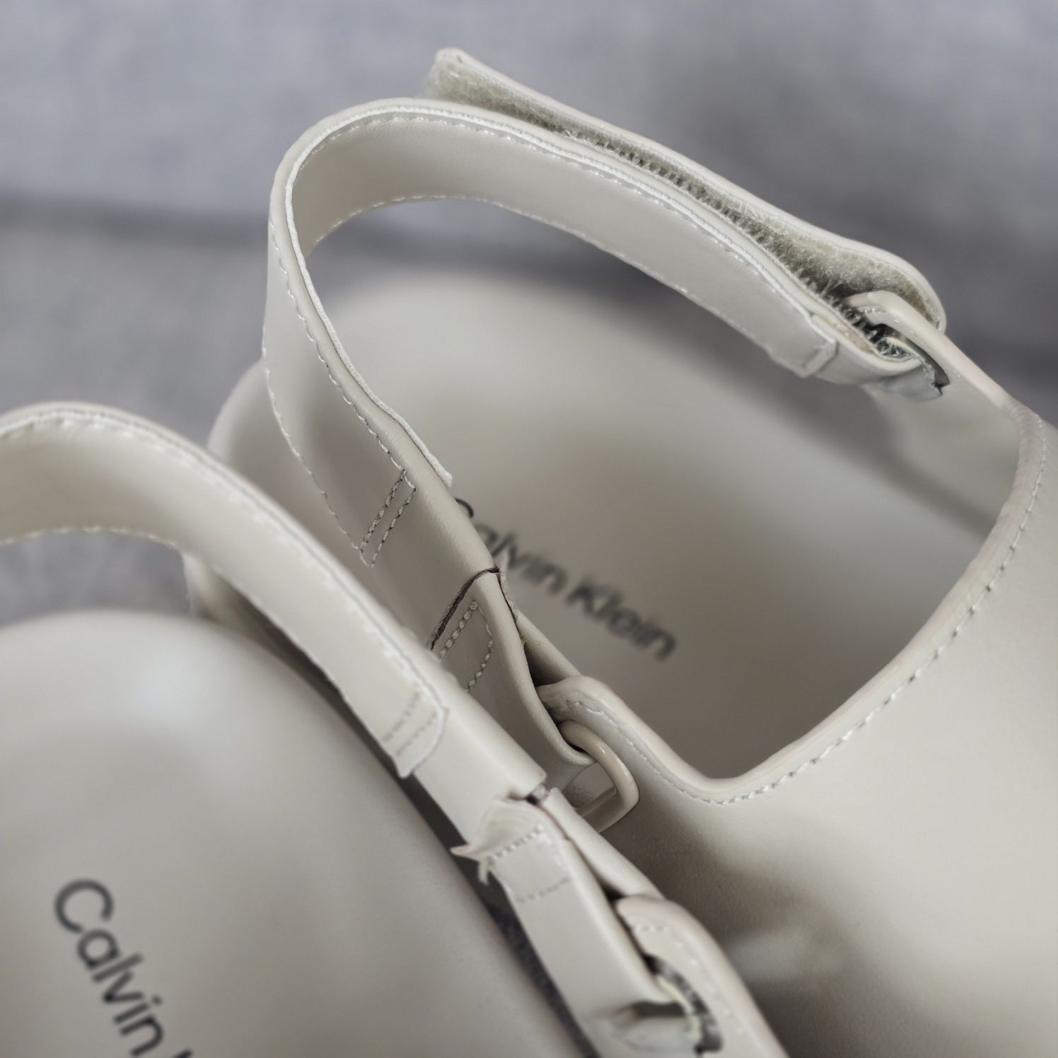 Жіночі босоніжки Calvin Klein